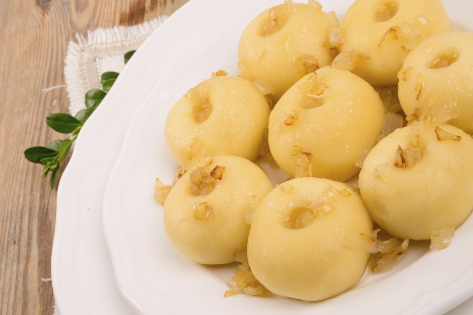 Kluski śląskie, kopytka, pyzy, pierogi, gnocchi, knedle, kotlety ziemniaczane, kiszka ziemniaczana itp.